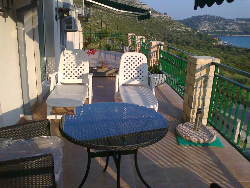 Apartments Silvana Lastovo Екстер'єр фото