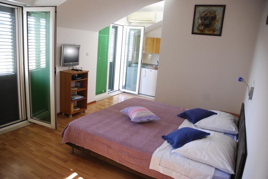 Apartments Silvana Lastovo Екстер'єр фото