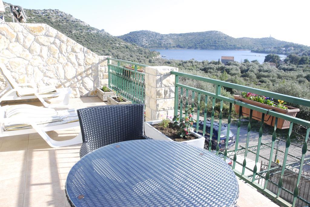 Apartments Silvana Lastovo Екстер'єр фото